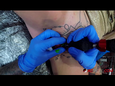 ❤️ Extrem tätowierte Hottie Sully Savage hat ein Tattoo auf ihrer Klitoris ☑ Sex video bei de.javarchive.top ❤
